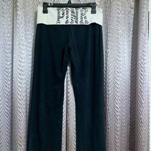 VS PINK Medium Yoga Pants (Flared Long Leg)